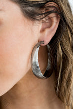 Load image into Gallery viewer, Paparazzi Accessories - Desert Wanderings - Silver

