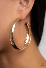 Load image into Gallery viewer, Paparazzi Check Out These Curves - Gold
