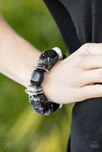 Load image into Gallery viewer, Paparazzi Glaze of Glory - Black
