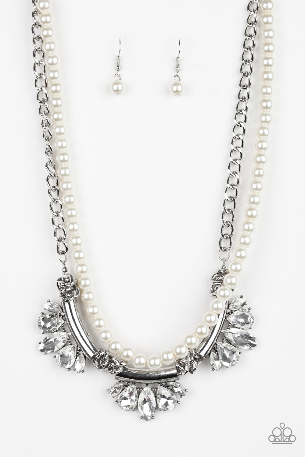 Paparazzi Accessories - Bow Before The Queen - White