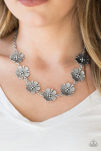 Paparazzi-Accessories-Poppin Poppies - Silver