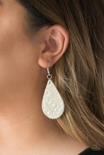 Load image into Gallery viewer, Paparazzi Accessories - Feelin’ Groovy - White
