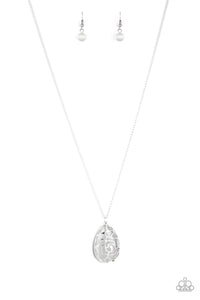 Paparazzi Accessories - Gleaming Gardens - White
