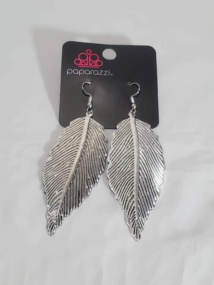 Paparazzi Accessories - Lookin' for a FLIGHT - Silver