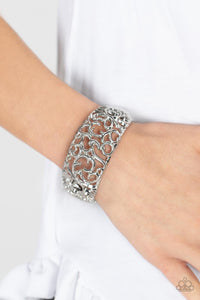 Paparazzi Accessories - Courtyard Couture - Silver